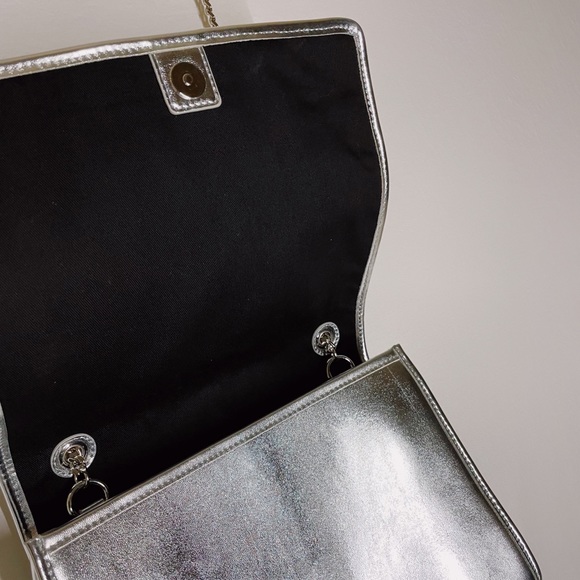 NWT French Connection Silver Regan Messenger with Chain Strap - Picture 5 of 7